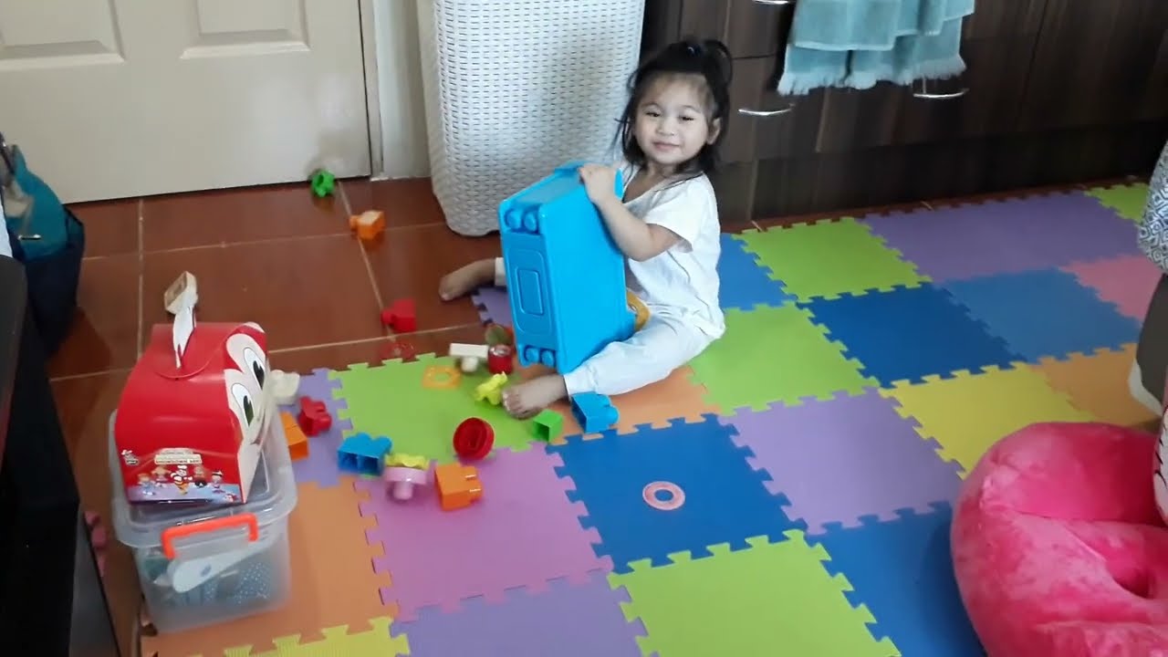Chloe at play (Nov.12,2018) (Part 1)