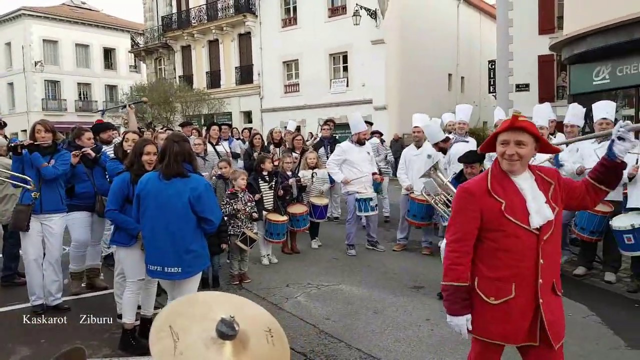 Hendaye Tamborrada - Promenade en Ville 01