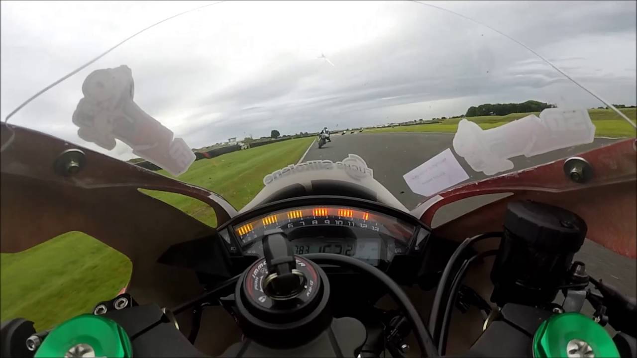 21-8-16 Bishopscourt Superbike race 2 onboard Mark Glasgow
