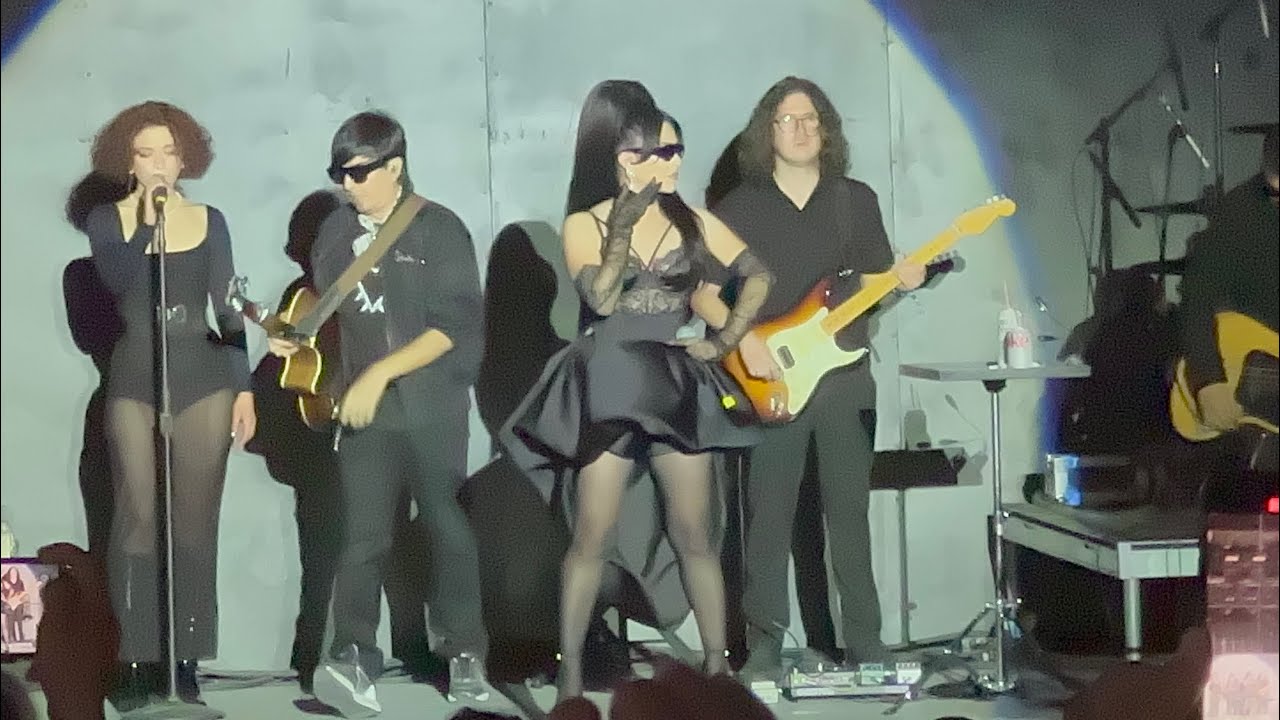 Belanova - Me pregunto ( Live @ Besame Mucho  Fest Austin TX)