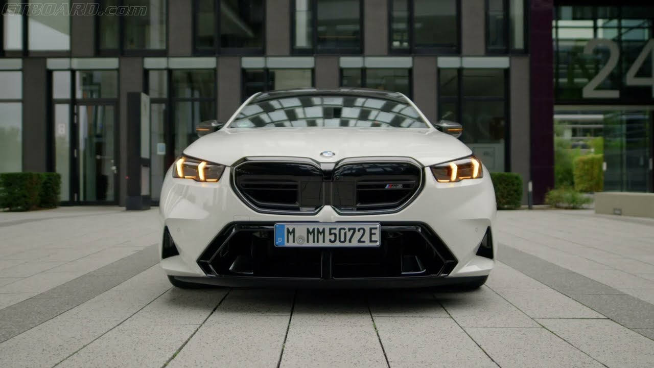Alpine White BMW M5 G90 2510 kg [4k]