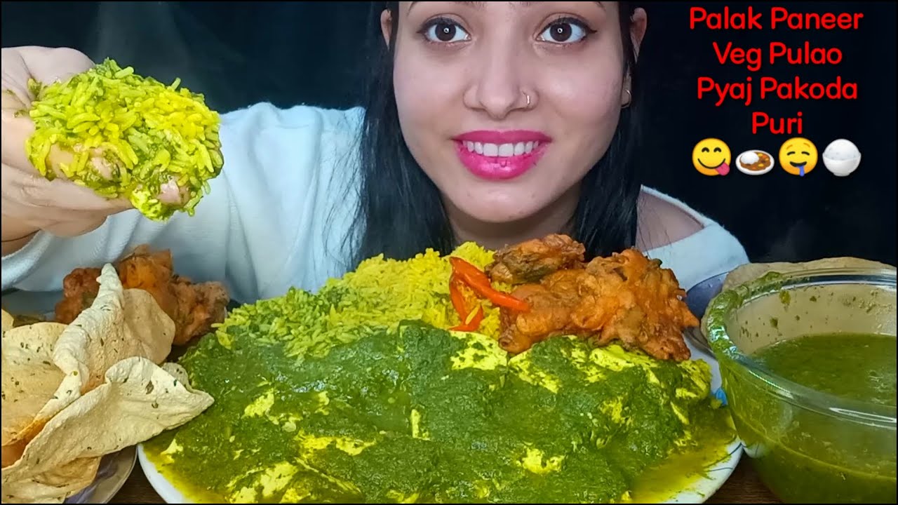 Eating Palak Paneer, Veg Pulao, Luchi/Puri, Pyaj Pakoda | Indian Homemade Food Eating Mukbang