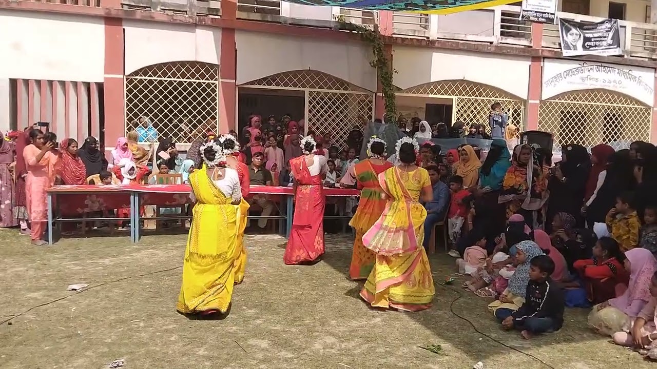 গ্রামের স্কুলে একটি জারি গান অনুষ্ঠান।