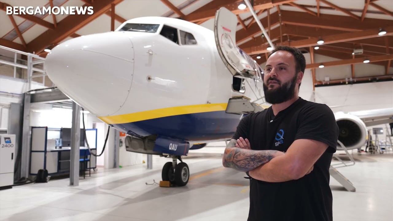 Negli hangar di Orio con i tecnici dei cieli: 