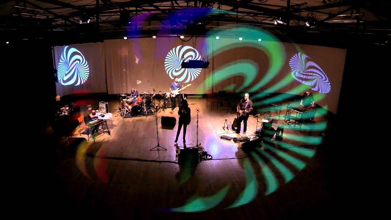 Superstrings live 