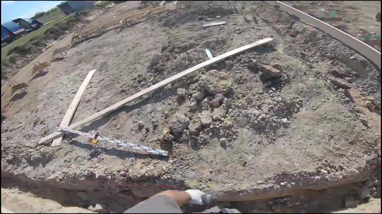 Dom w Kortlandach 4g2 - koniec szalowania ław fundamentowych