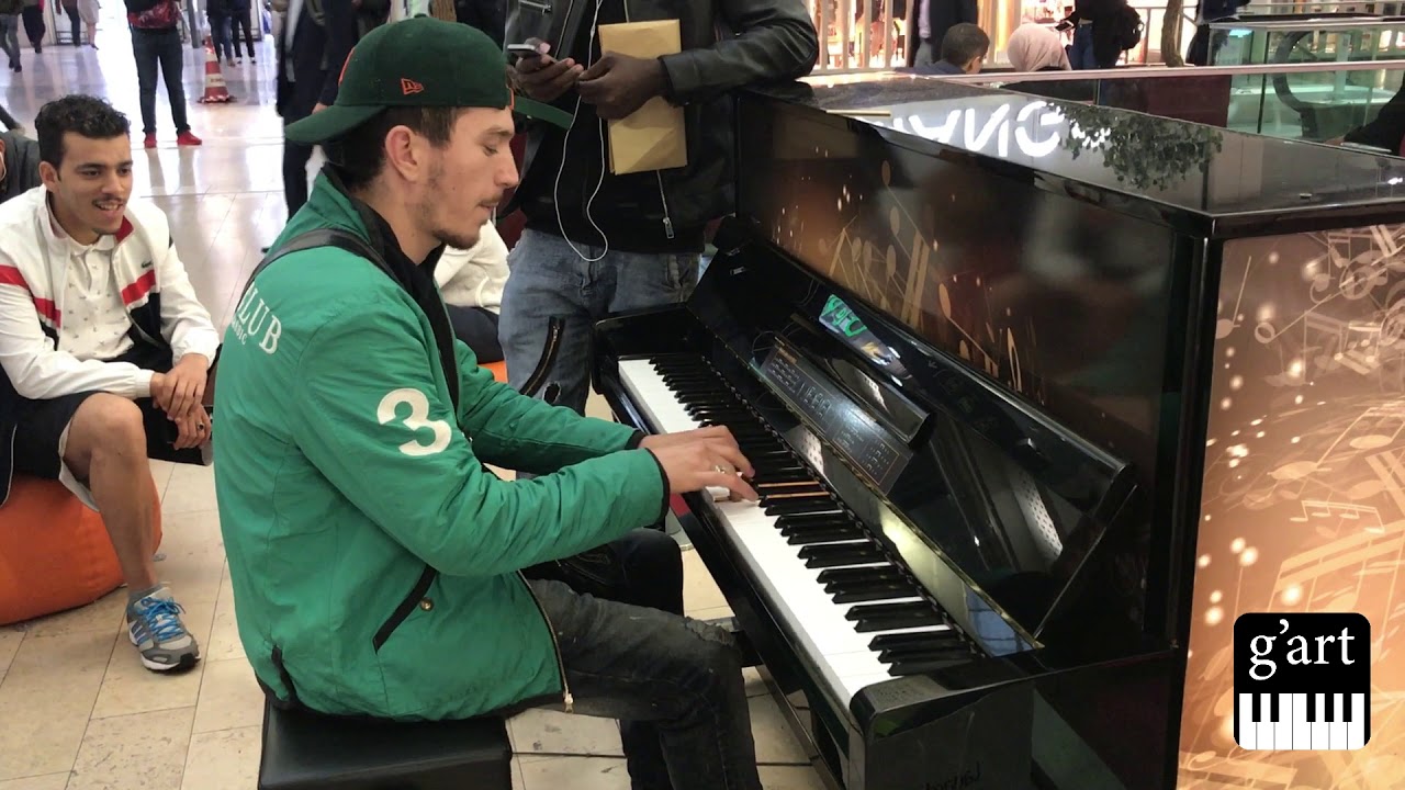 Yassine improvise Gare de l’Est #pianoengare
