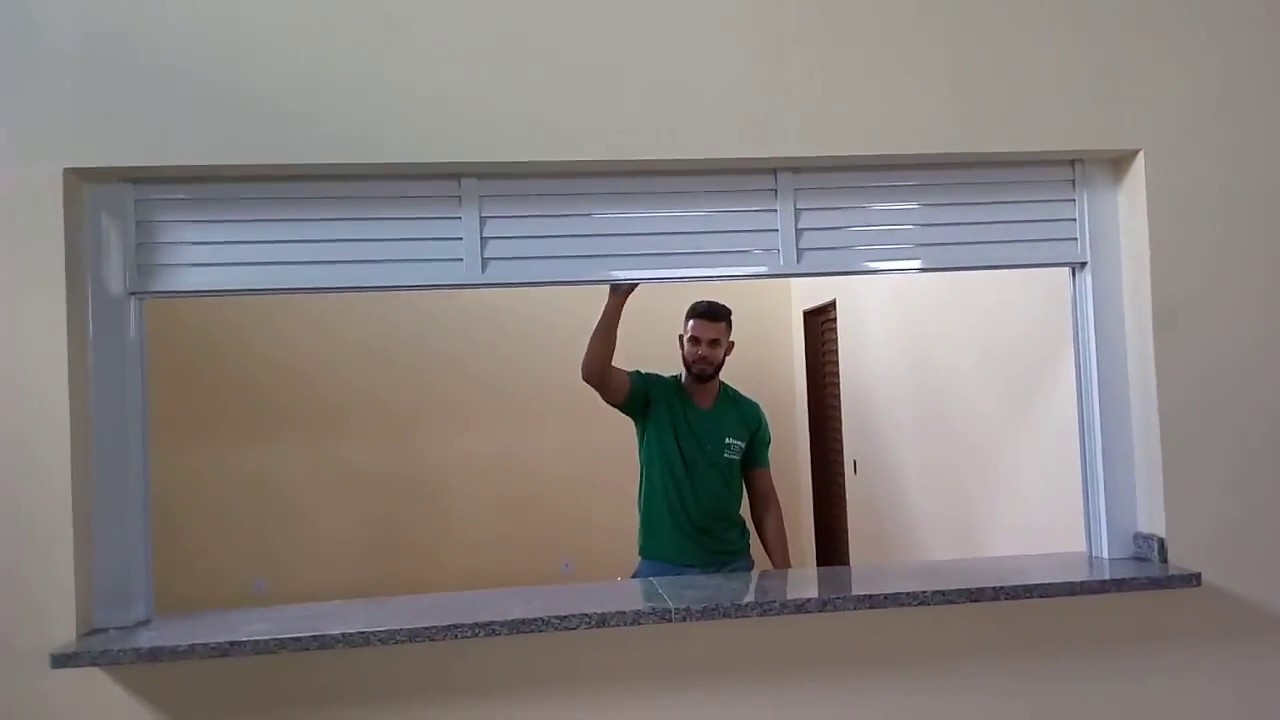 Alumil Alum&iacute;nios Goi&acirc;nia - Persiana tipo guilhotina com contra peso manual