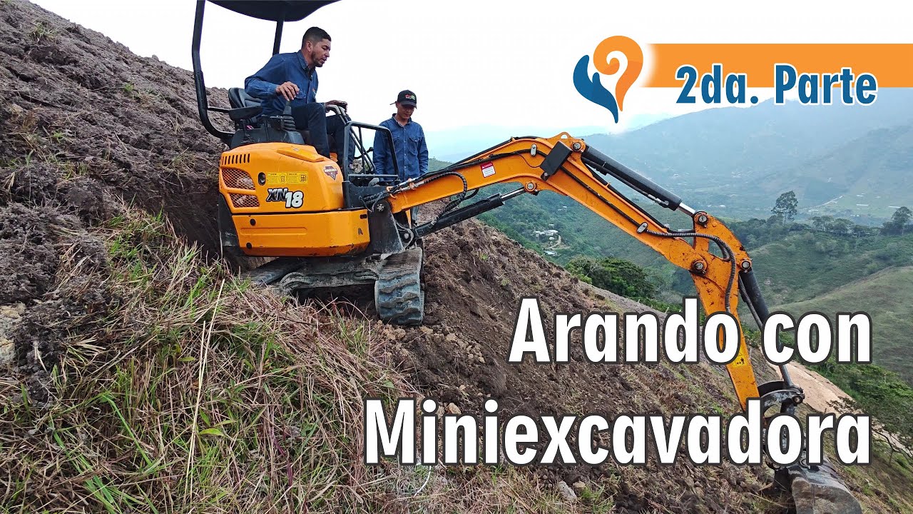 Arando con miniexcavadoras en ladera para siembra de pasto Clon 51 - Parte 02