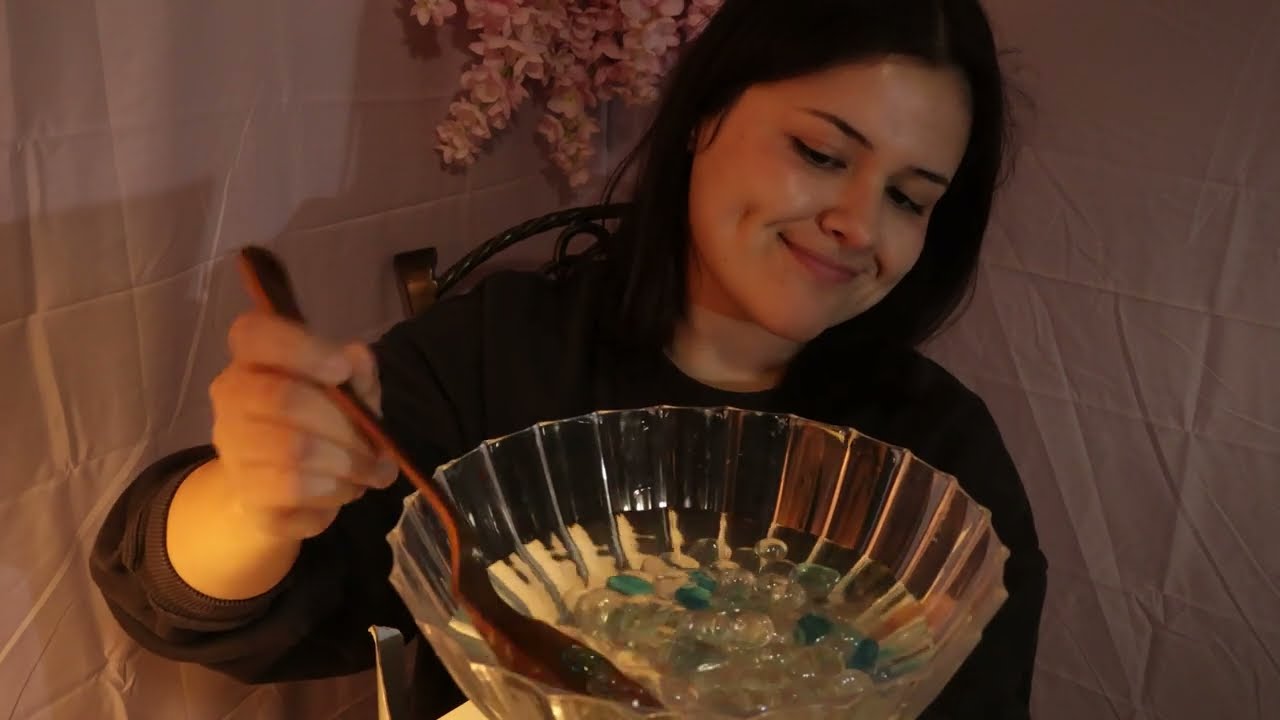 ASMR Sopa de Canicas con un poco de Magia🔮 ( susurro suave, mouth sounds )