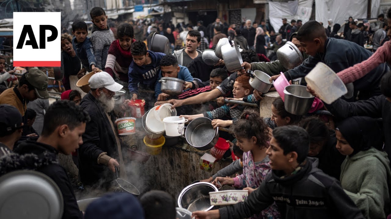 International charity serves hot meals to displaced Palestinians in Gaza City