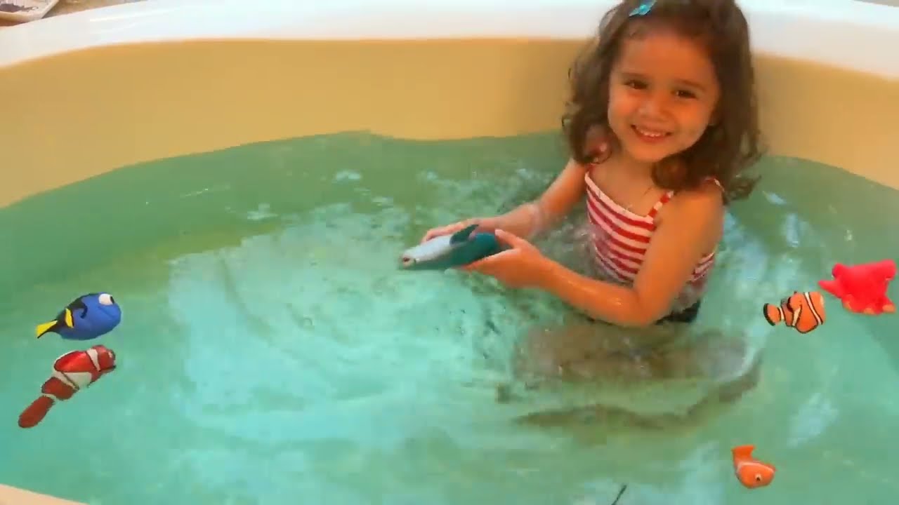 FAMILY FUN TIME WITH FINDING DORY POOL TOYS | Video 571