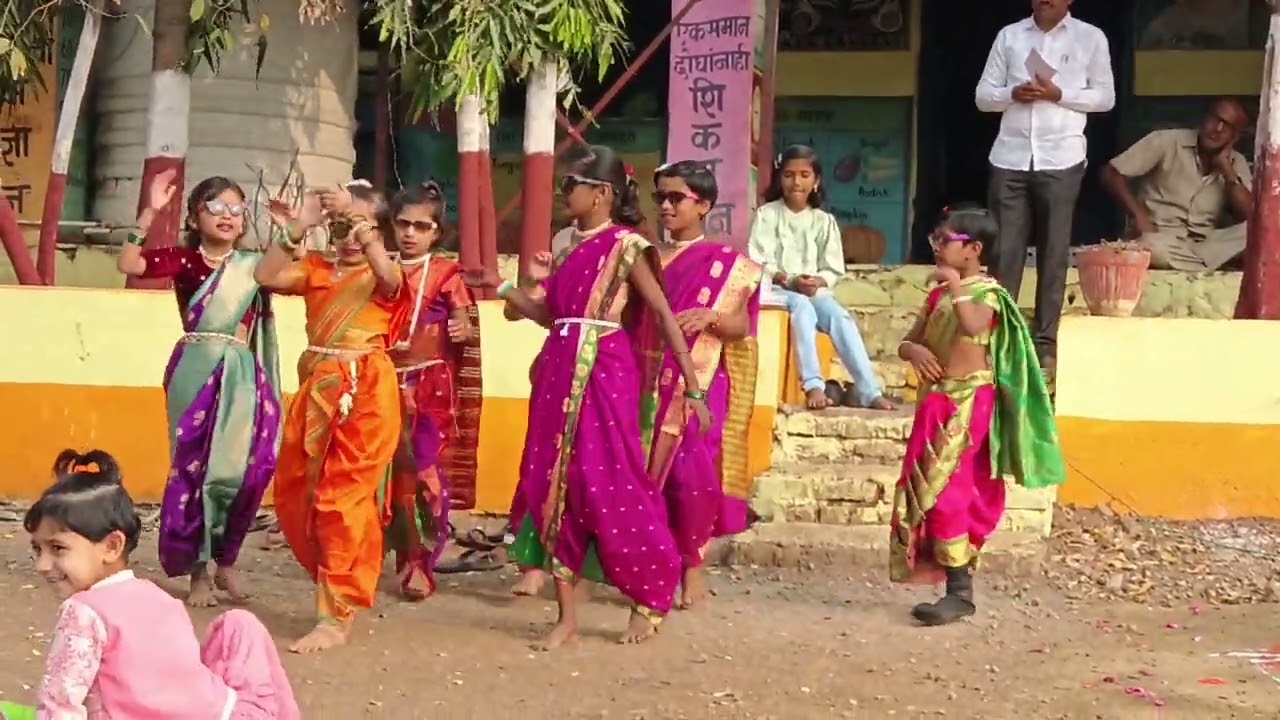 जन्म बाईचा बाईचा अप्रतिम डान्स करताना चिमुकल्या 