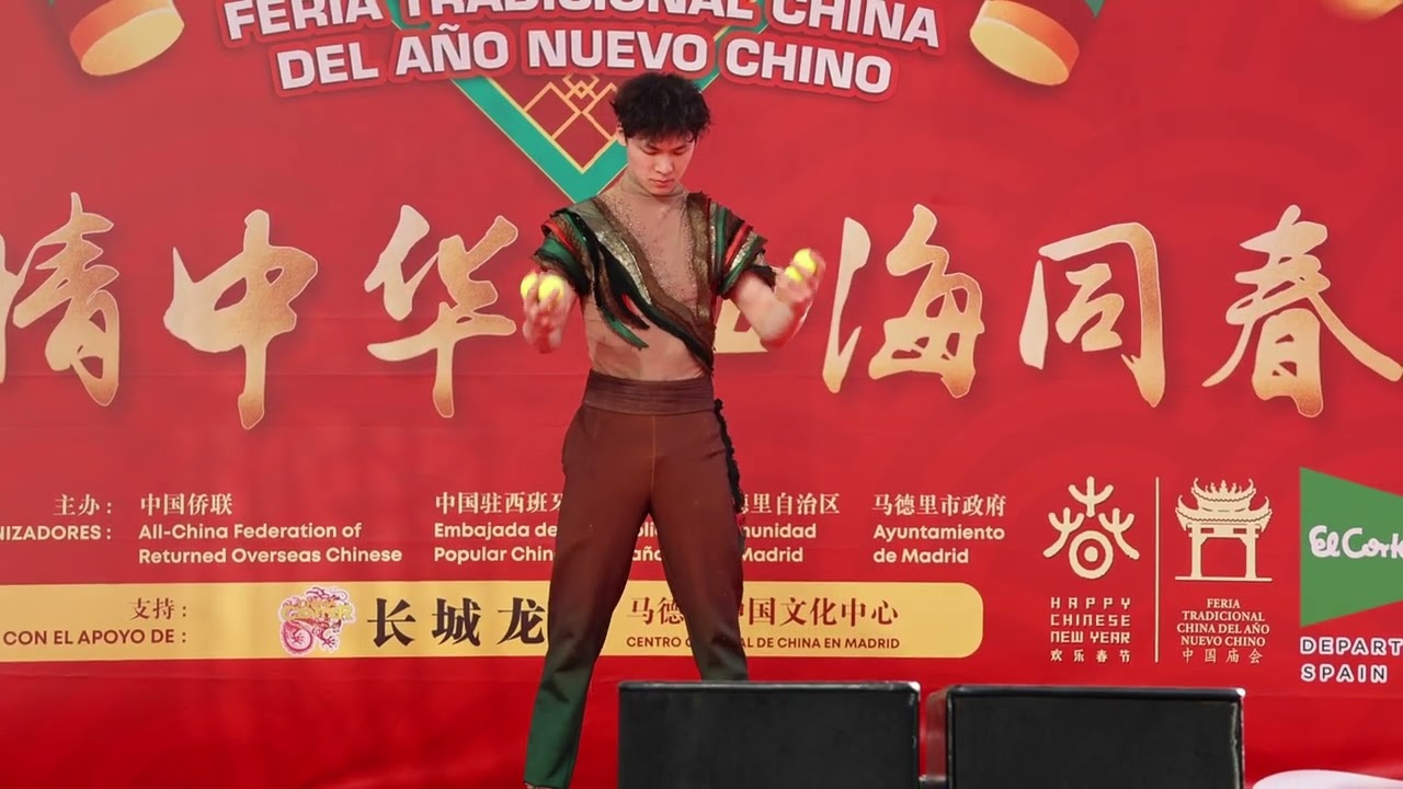 【4K】2026欢乐春节中国庙会节目：手技：《弹球》