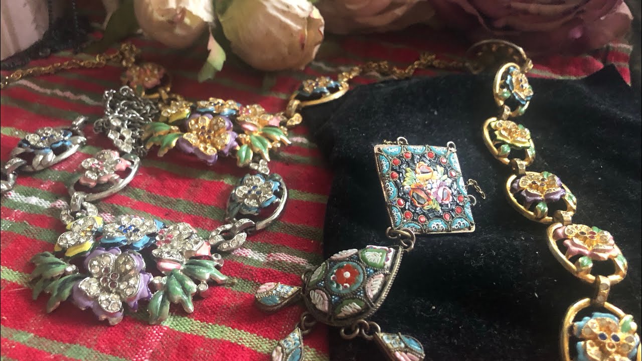Подвески, колье сеты прошлого века