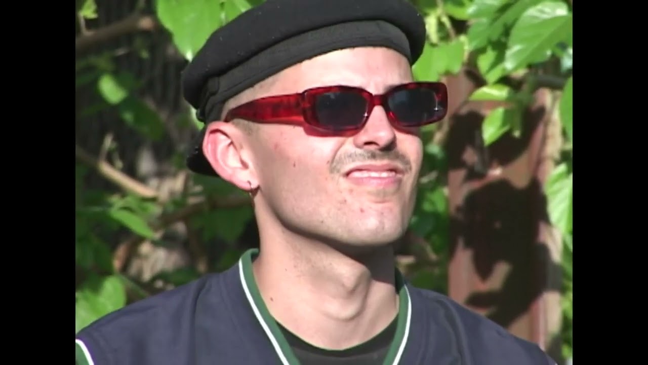 Vinocio - Lungo . Afro (en la plaza)