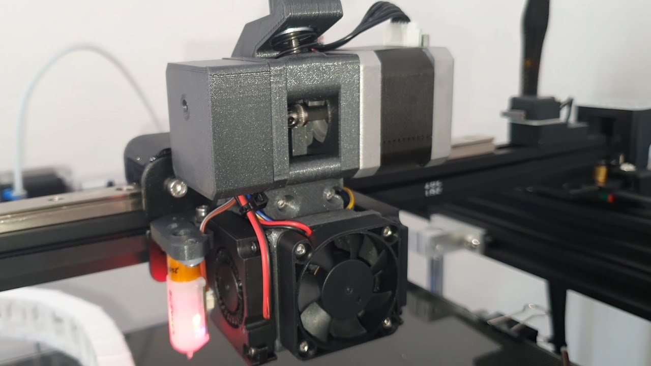 Čučka pod ruce - Kr&aacute;tk&yacute; extruder v4K1 a je&scaron;tě trochu resinu