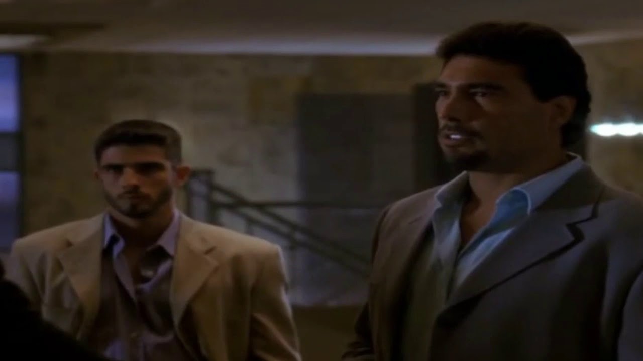 El castigador quema el dinero de Howard Saint | The punisher 2004 [Mejores Escenas]