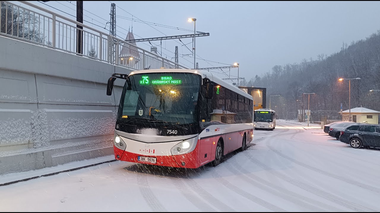 Uklouzaná silvestrovská odpolední lina X75 do Bílovic se sněhem