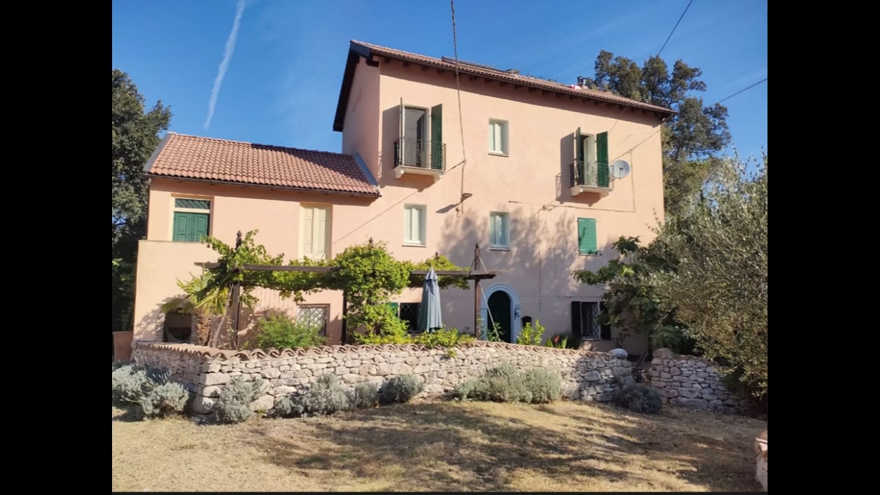 Italian Country Villa Abruzzo  No Mortgage Required Payable Over 10 Years at Just &euro;2,166 PM &euro;260,000