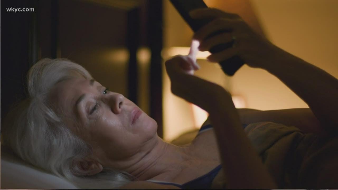How to end 'revenge bedtime procrastination': Stop mindlessly scrolling through your phone in bed