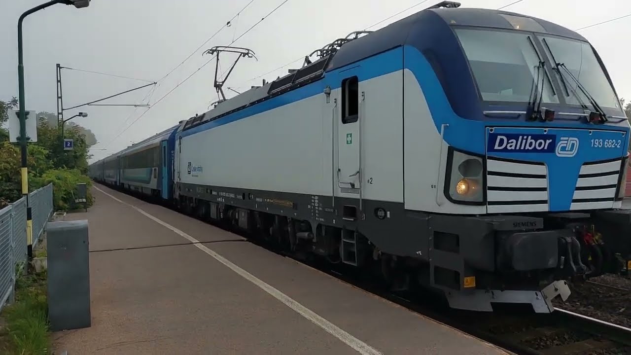HUNG&Aacute;RIA EC indul Hamburgba az okt&oacute;beri k&ouml;dben/ EC HUNGARIA f&auml;hrt nach Hamburg im Nebel