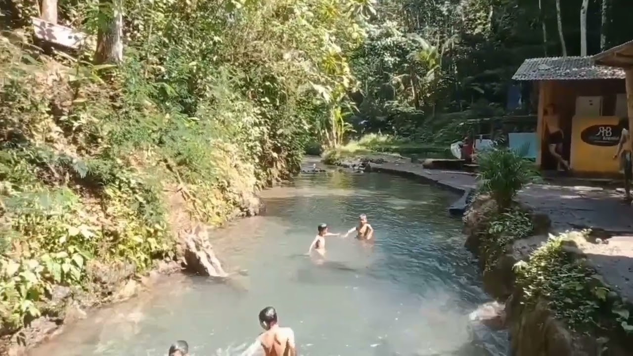 Kali Udal Gumuk memiliki air yang bening dan lingkungan sekitar yang masih alami