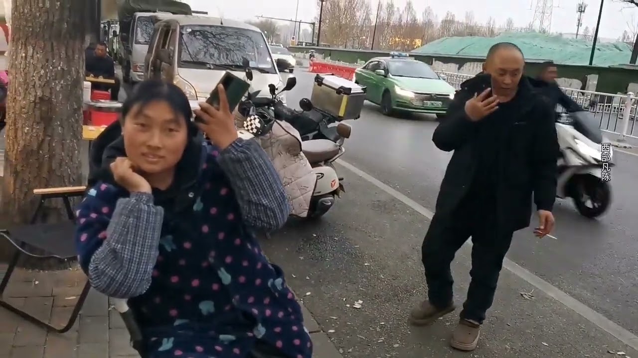 逛西安长安夜市小吃琳琅满目，不愧碳水之都，发现汉中特产