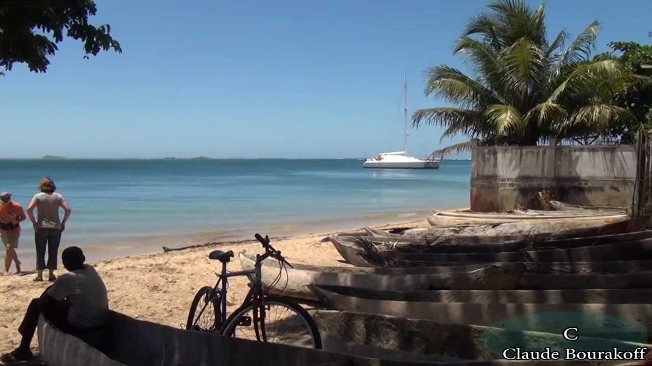 Île de MADAGASCAR- Piste Ambilobe/Vohemar - 2 Daraina/Vohemar