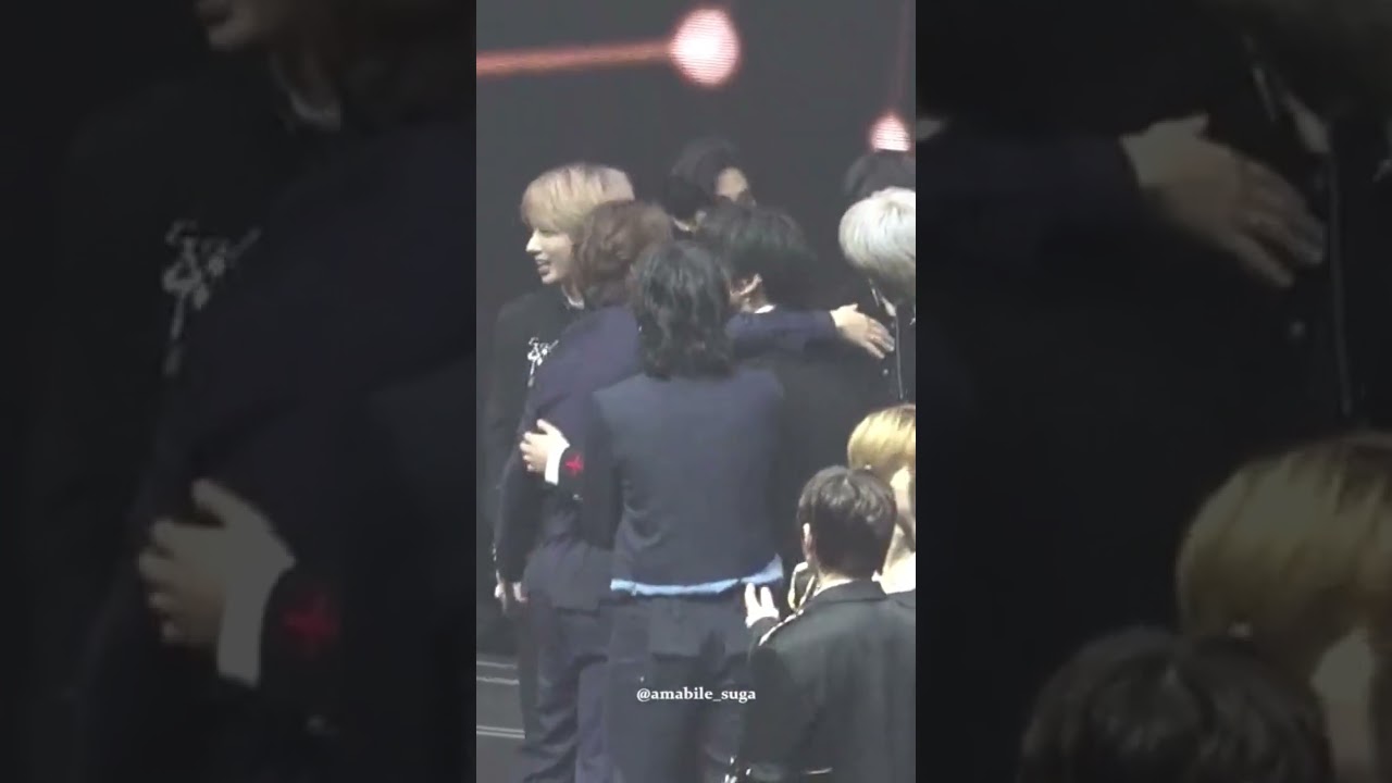 bts and txt at the fact music awards 2022 (tma) btxt interactions #BTS#TXT#방탄소년단#투모로우바이투게더#TMA2022