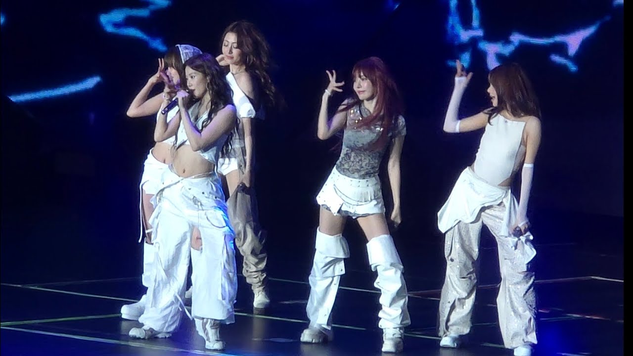 LE SSERAFIM (르세라핌) - Blue Flame @ EASY CRAZY HOT in HONG KONG [250725 Fancam]