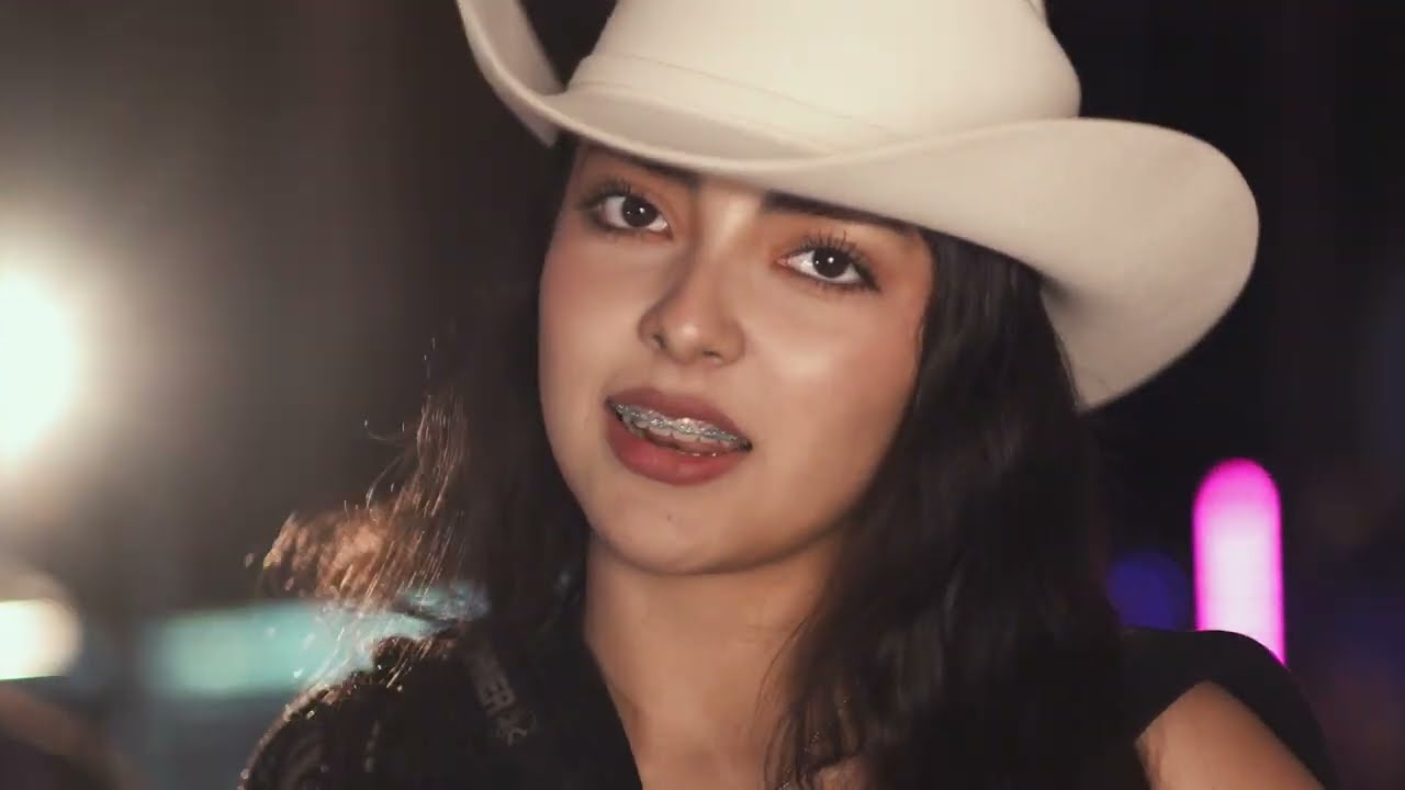 Evelyn Ozuna  - Corre - Video Oficial