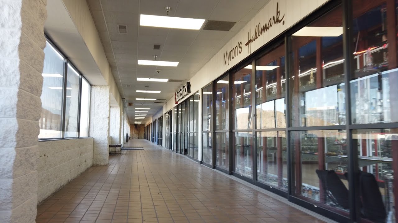 Shopko Plaza (Eau Claire, WI) - A lot of plaza, but no Shopko