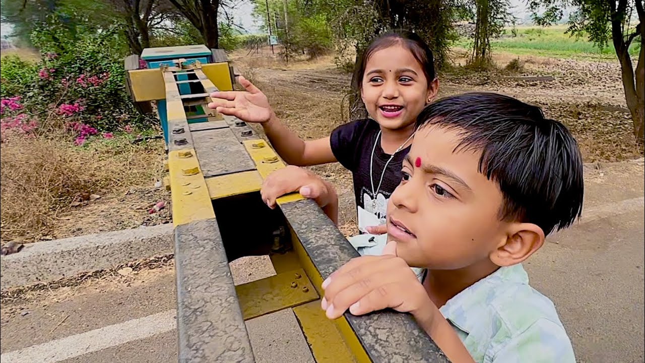 रेल्वे बघून माऊली तनु खूष 🫢