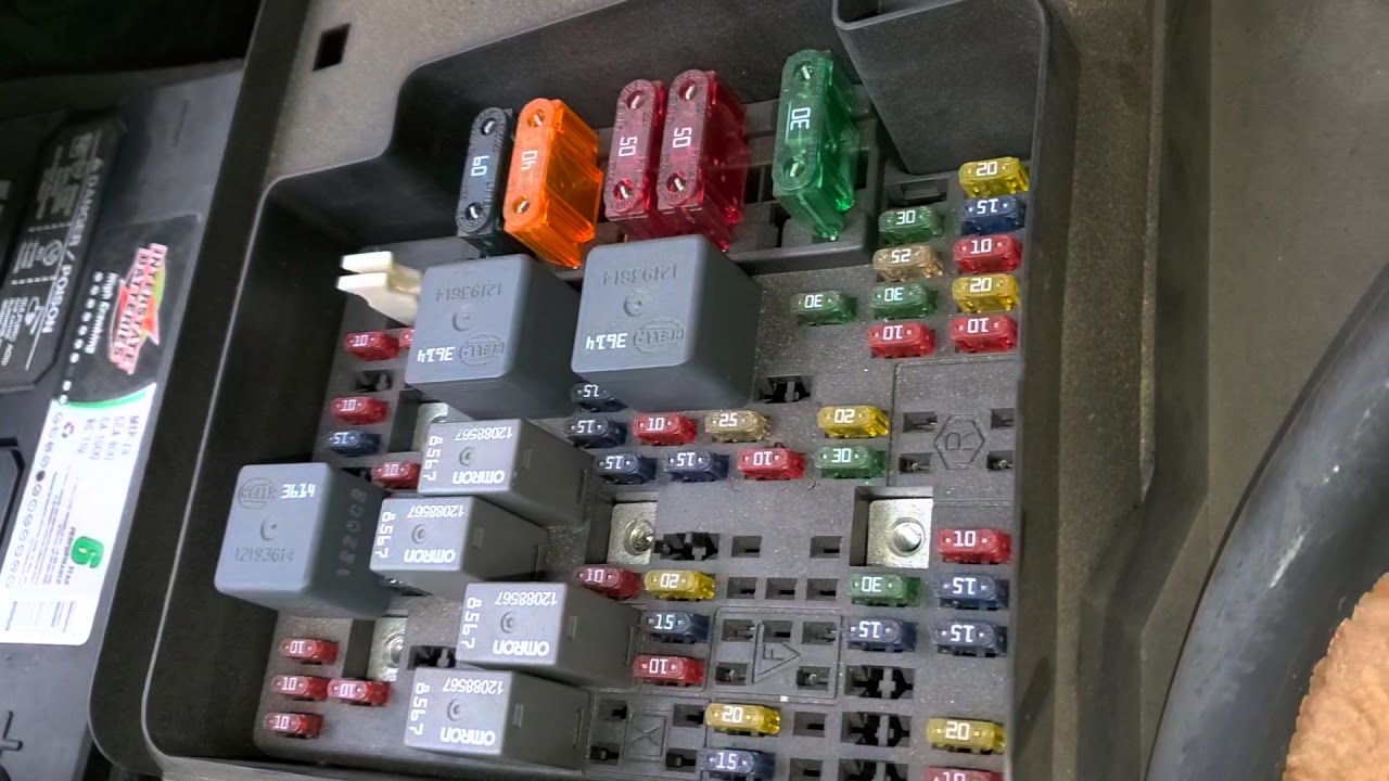 2002 Chevy Silverado AC Relay & Fuse, Circuit Explained