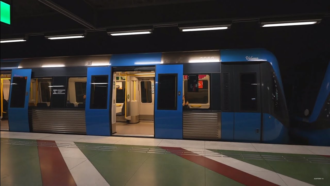 Sweden, Stockholm, subway ride from Kungsträdgården to Rådhuset