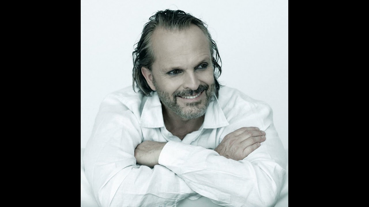 Miguel Bosé: in una recente intervista ha parlato della morte della madre, delle droghe e, da neg...
