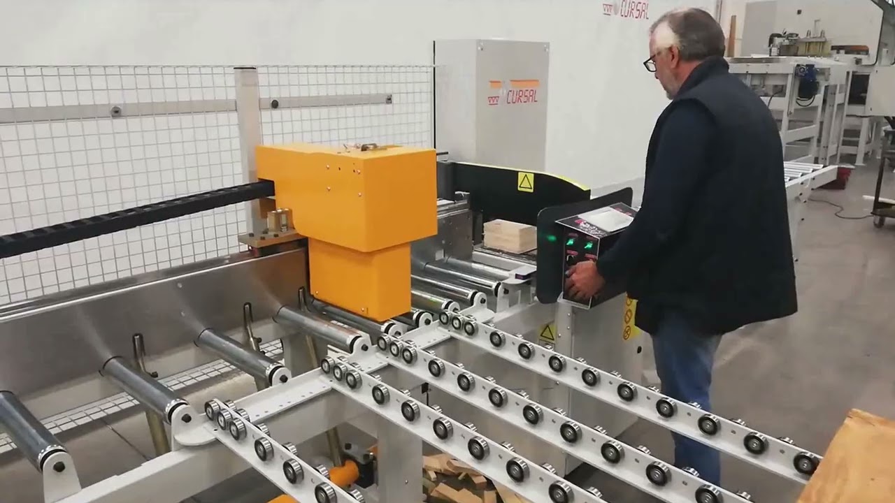 Automatische aanslag op een Cursal TVM500 afkortzaagmachine