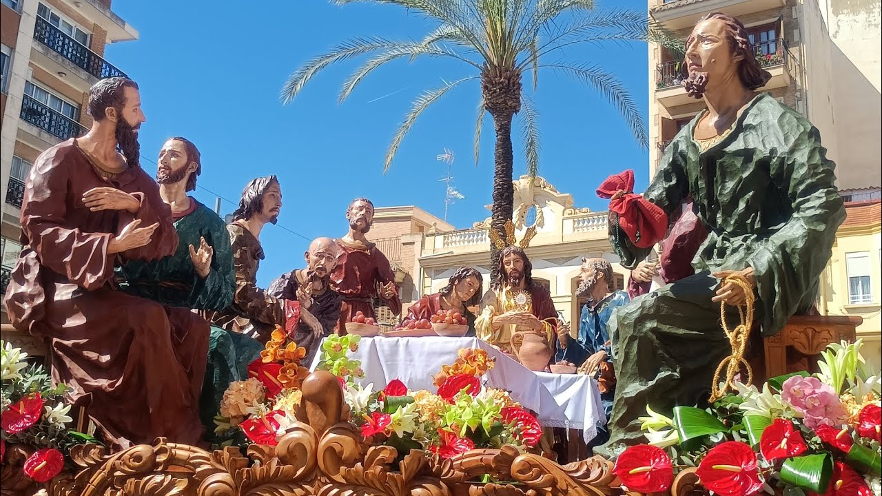 Procesión del nuevo paso de la Hermandad de la Santa Cena y Caballeros del Santo Cáliz. Torrent 2025
