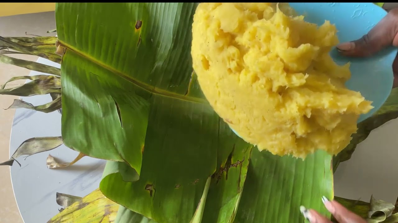 How to cook Matooke / Steamed banana ( Ugandas traditional delicious food )