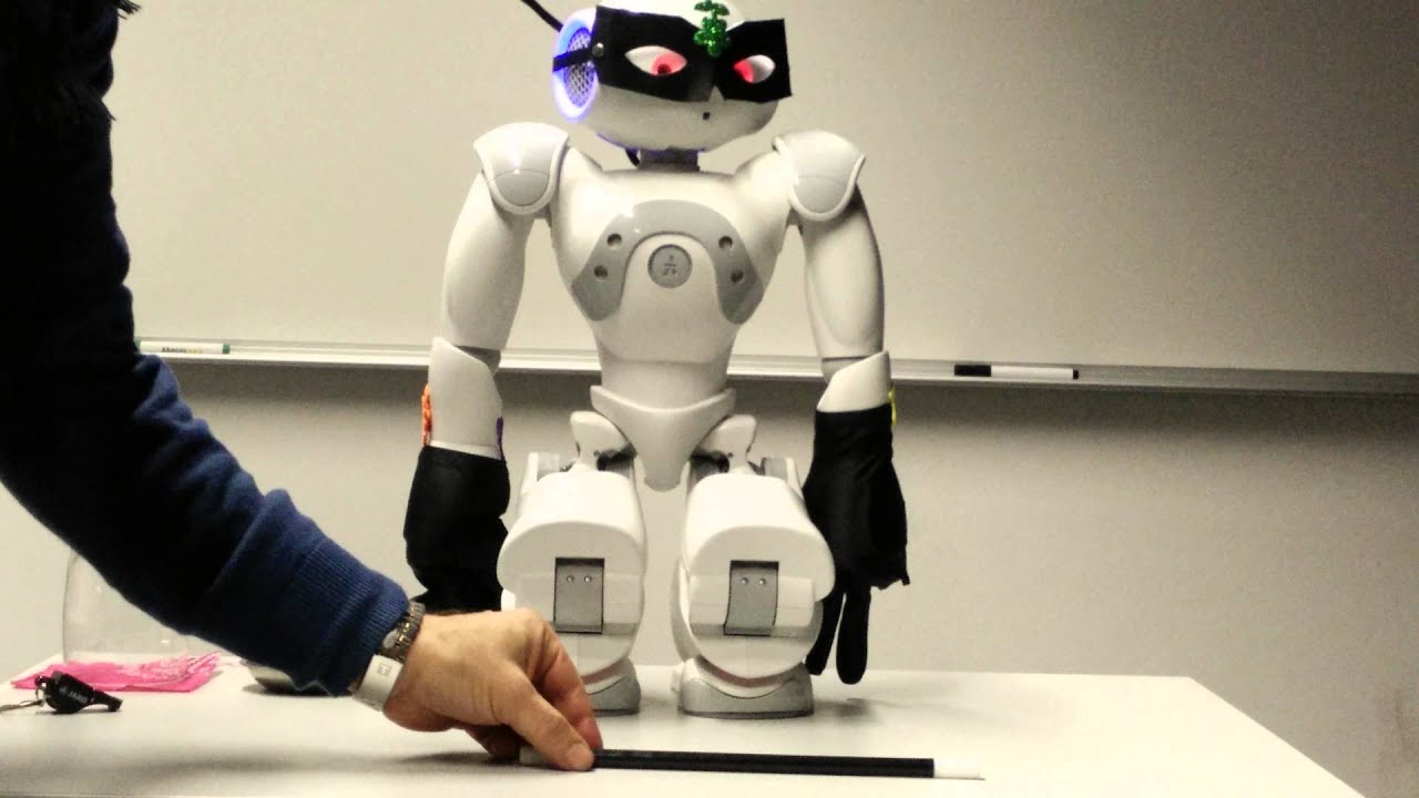 Robot Nao doing a magic trick 4K