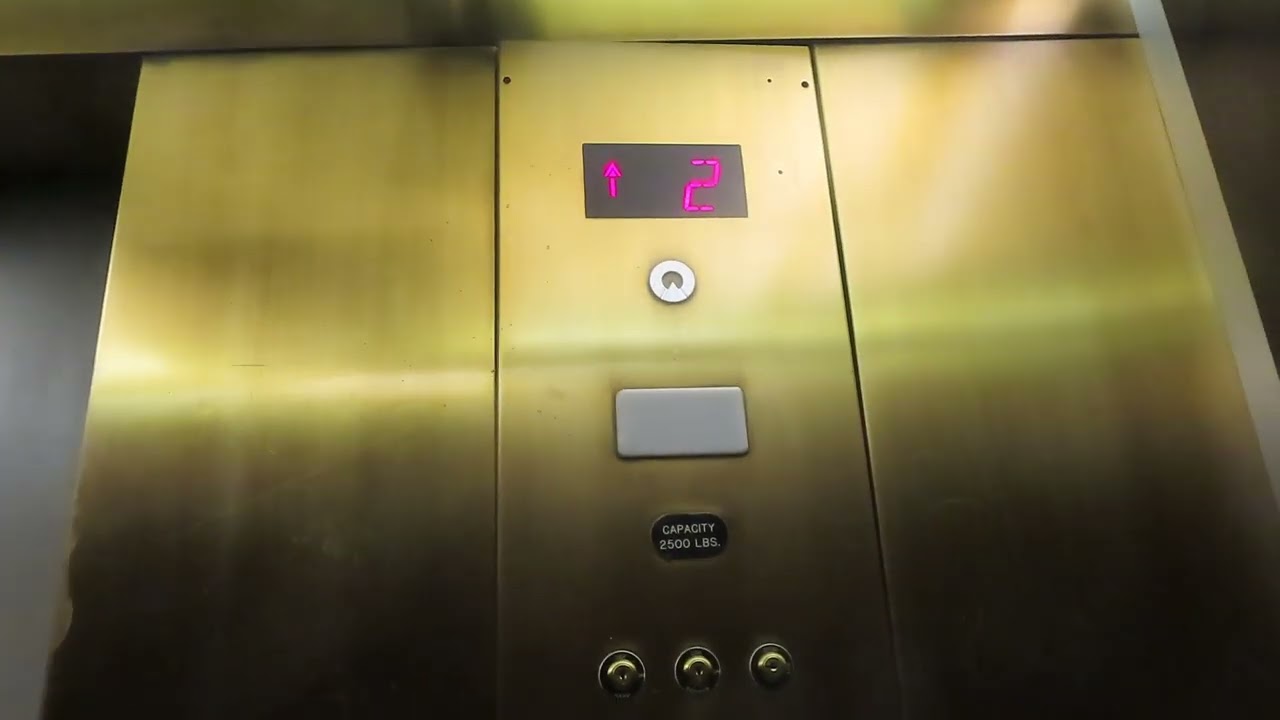 Schindler Hydraulic Elevator At La Quinta Inn Dallas - Addison Galleria