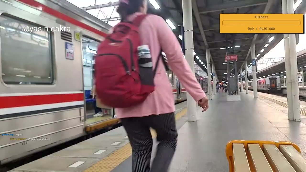 ADA LOKO WNB CC 204 EX KERETA LEBARAN NONTON KERETA API KRL STASIUN G ADA SEPINYA JAKARTA,KRL CHINa