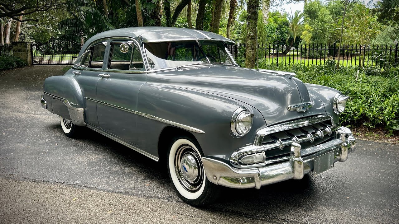 Впервые села за руль своего Chevrolet 1952 года после 21 года хранения