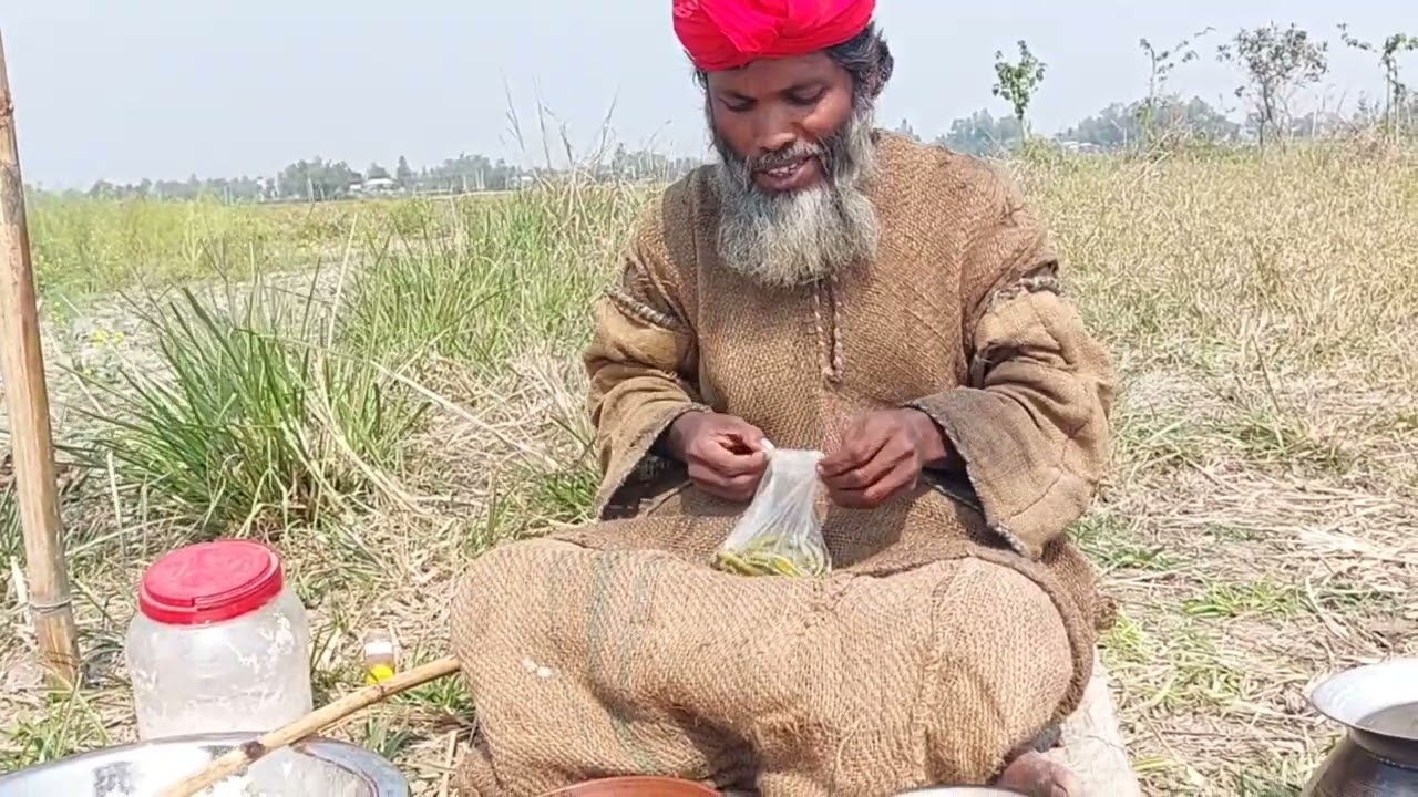 দীর্ঘ ১১ বছর যাবত গুহার ভিতরে   থাকা আজগর আলীর খাবার দাবারের ব্যবস্থা কিভাবে হয়
