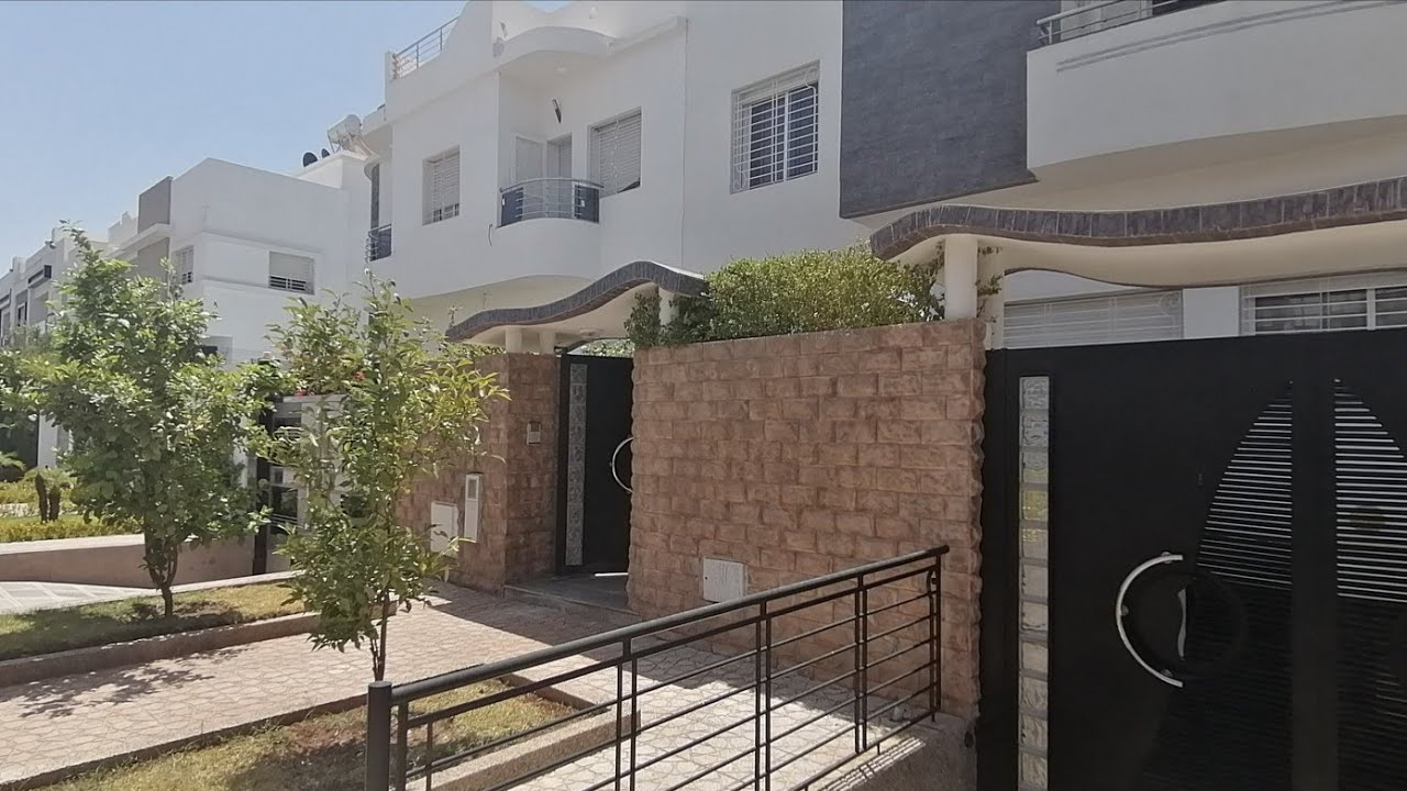 فيلا روعة ياسلام فموقع 5 نجوم والثمن همزة لا تعوض tel 0670652897