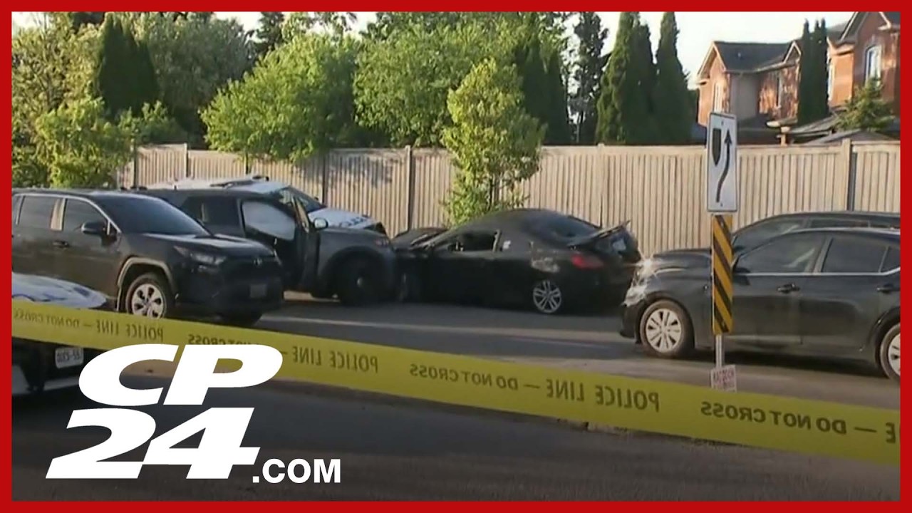 Полицейские автомобили попали в серьезное ДТП в Брамптоне