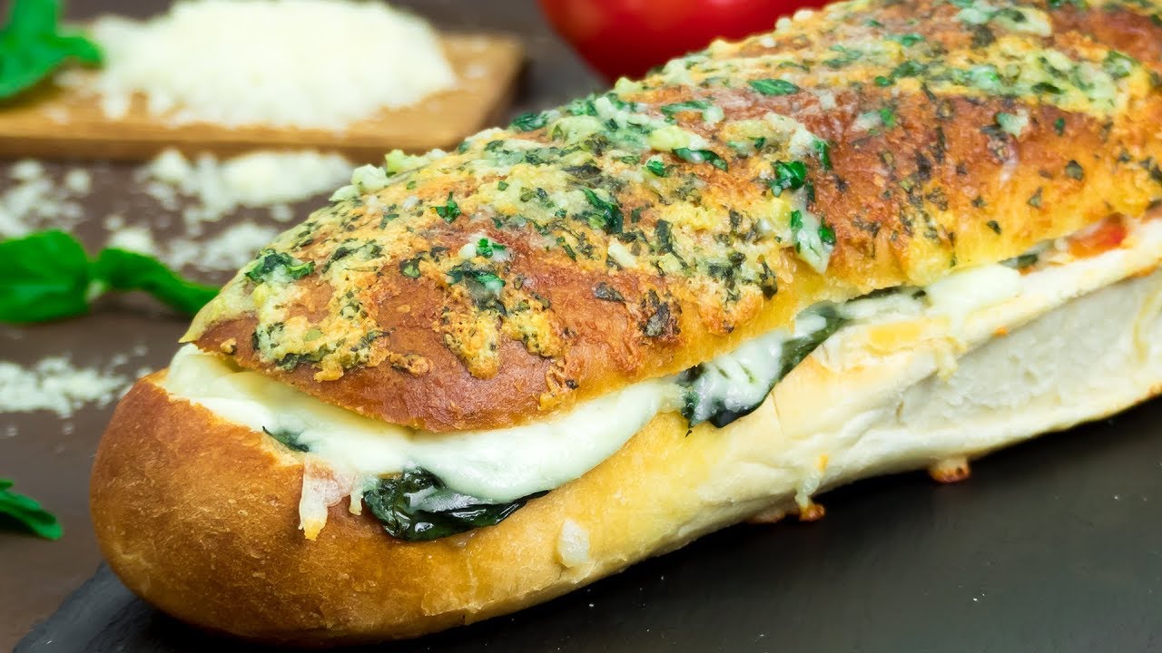 Baguette crujiente con ajo, pollo - se prepara muy simplemente y es muy sabroso. | Gustoso.TV