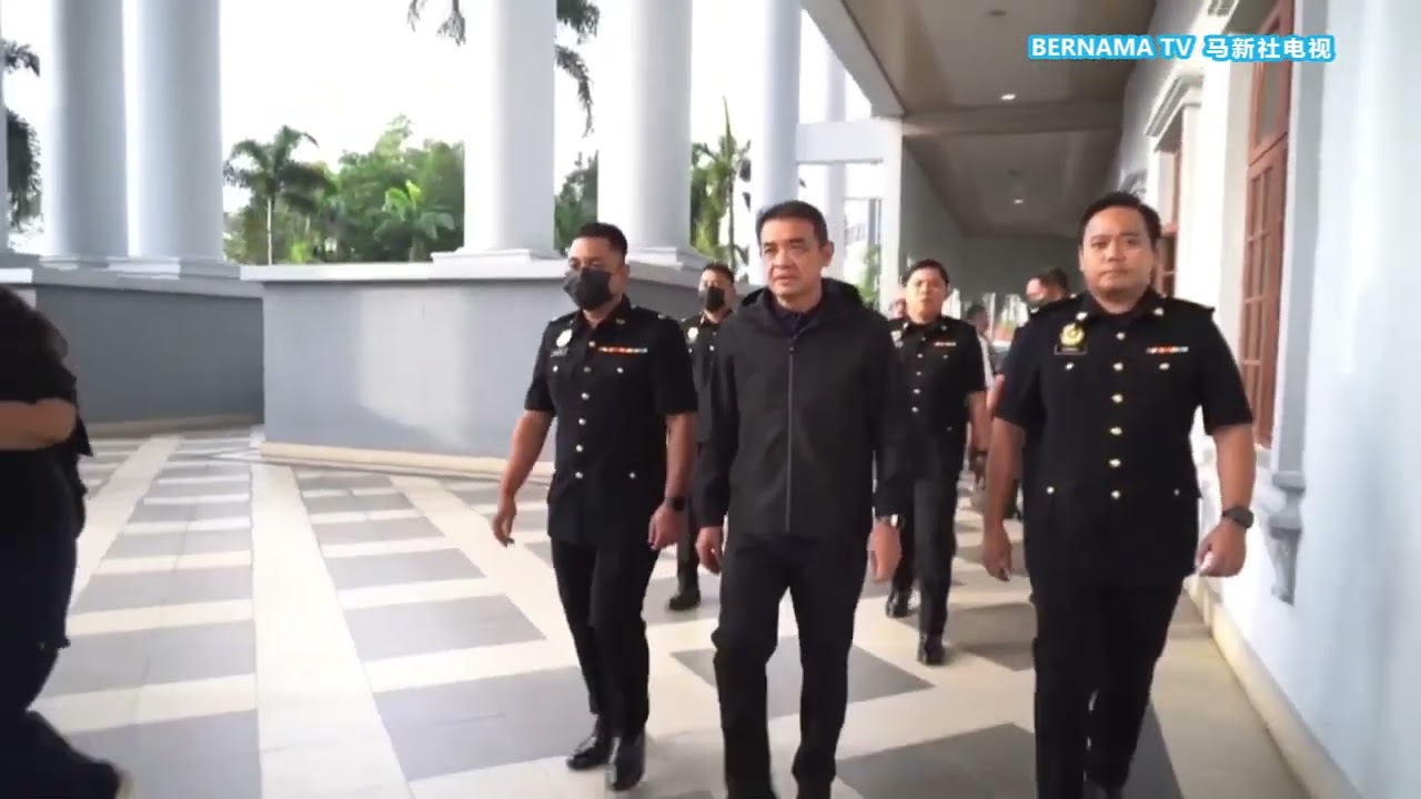 20260122 陆军前司令及妻子面对4罪控 两人否认有罪3.30重新过堂
