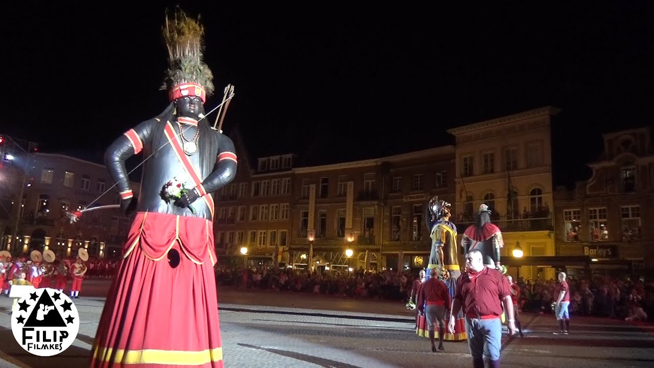 De volledige apotheose van Katuit op de grote  markt  van Dendermonde (  op 29 Augustus 2024